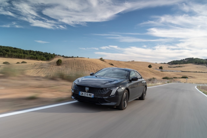 508-peugeot-valence-berline-familial