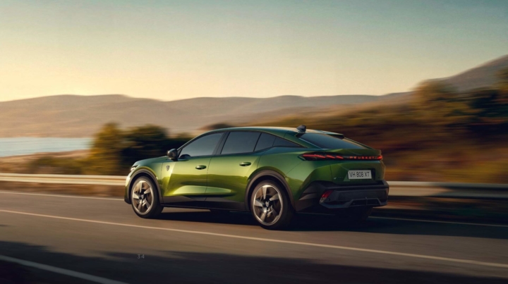 peugeot-E-408-voiture-electrique-valence-drome