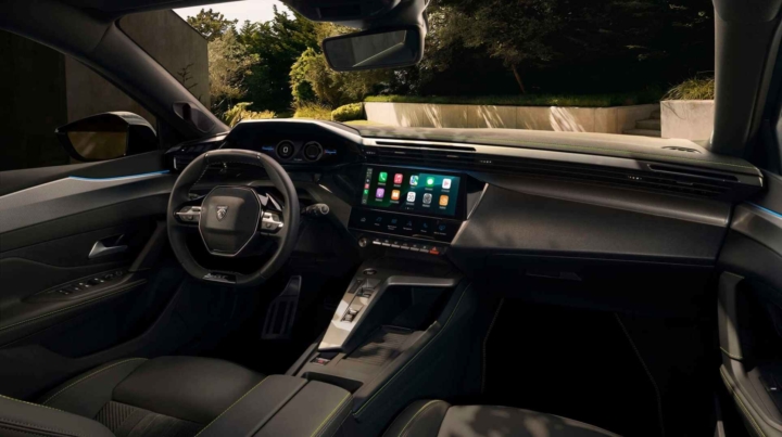 Peugeot-308-hybride-privas-ardeche-interieur