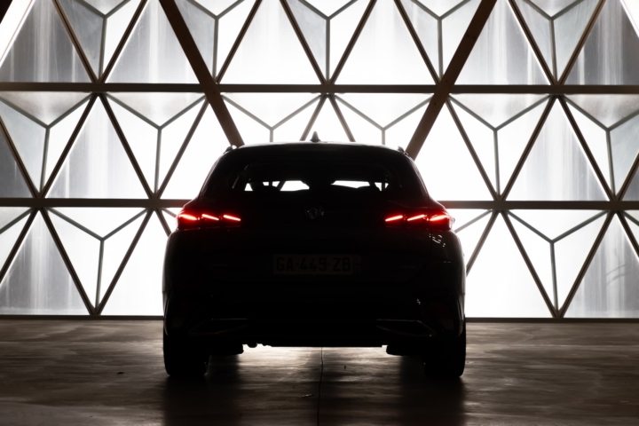 PEUGEOT_308-break-familial-technologie-electrique-sw-privas-ardeche