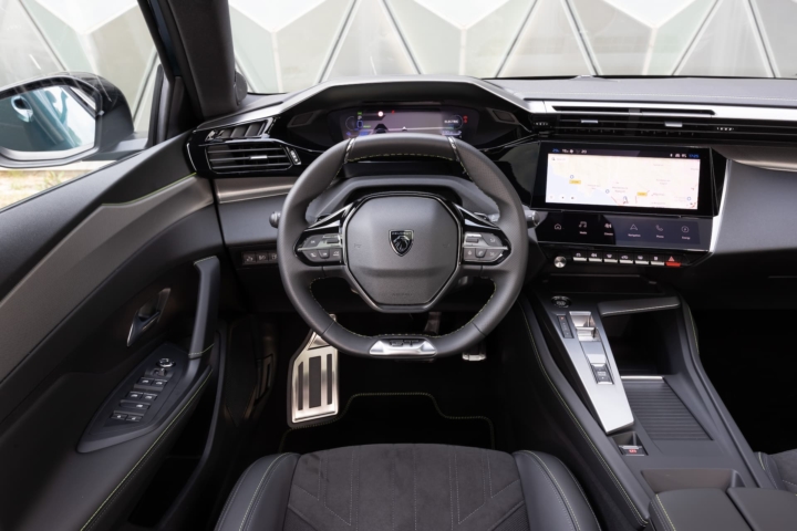 PEUGEOT_308_electrique-securité-confort-privas-ardeche