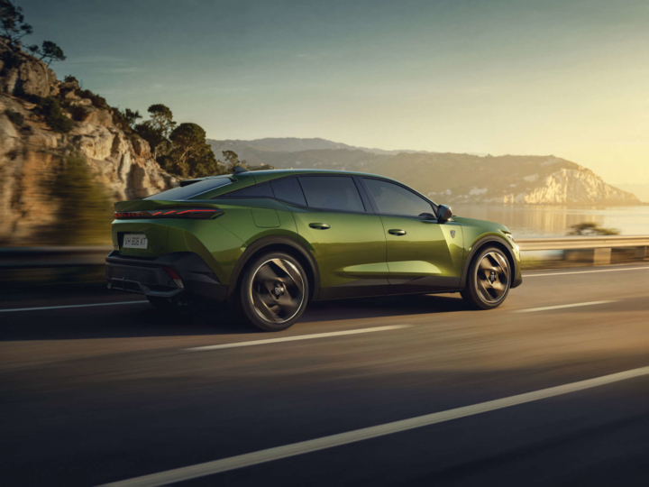 PEUGEOT-408-hyride-citadine-valence-drome