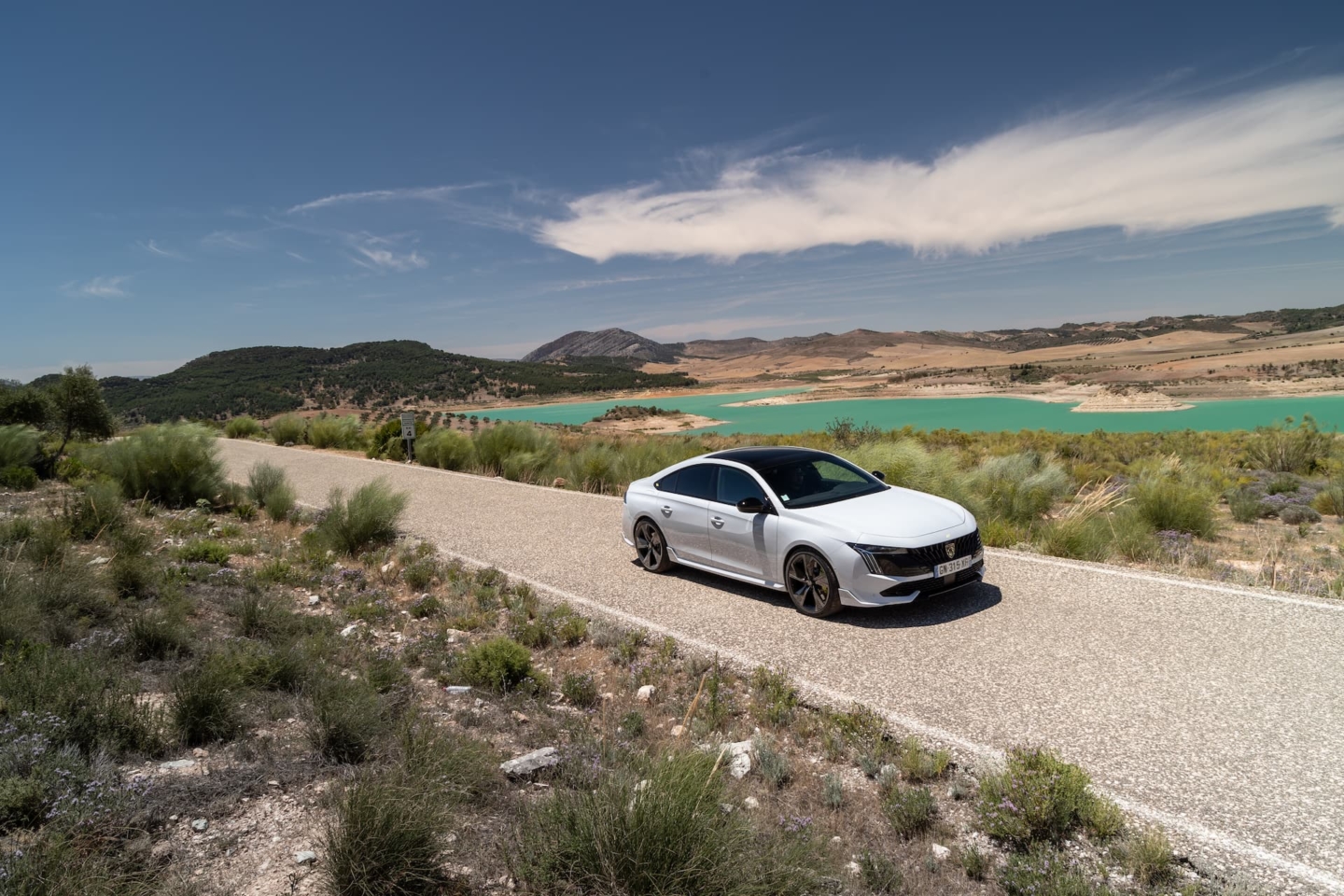 PEUGEOT_508PSE-hybride-berline-sportive-drome