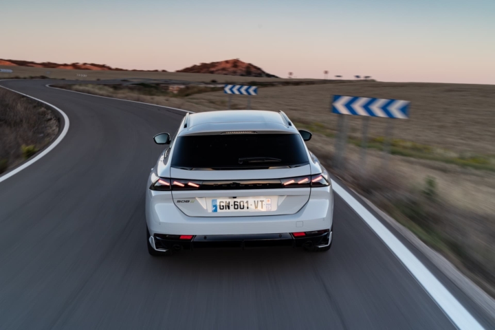 PEUGEOT_508PSESW-break-familial-sportive-drome