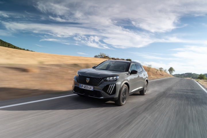 PEUGEOT_E2008-drome-valence-suv-citadin-hybride