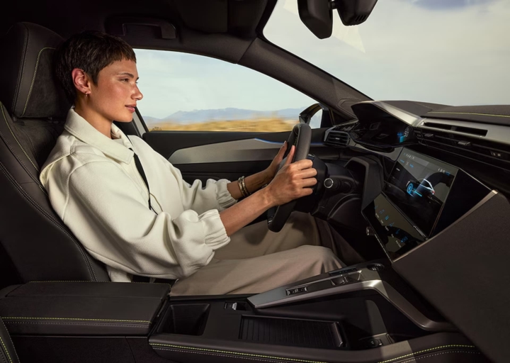 PEUGEOT_E408_SUV-BERLINE-PRIVAS-ARDECHE