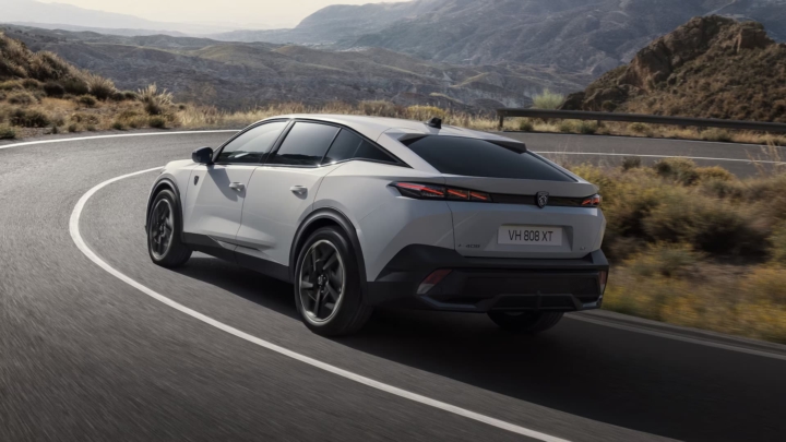 PEUGEOT_E408_SUV-BERLINE_PRIVAS_ARDECHE