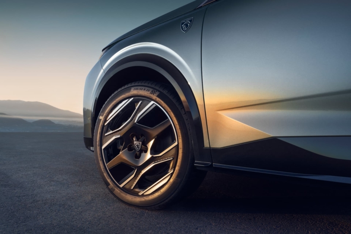 peugeot-E-5008-privas-ardèche-electrique