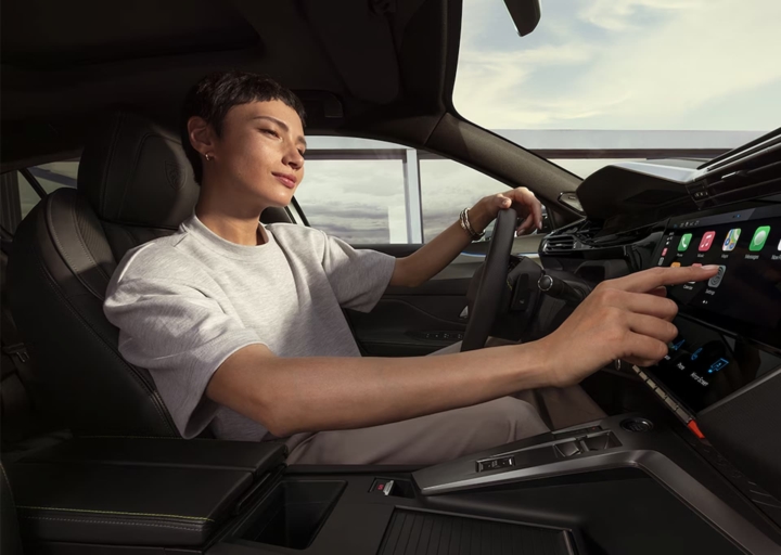 SUV HYBRID COUPE VALENCE PEUGEOT 408 DRÔME