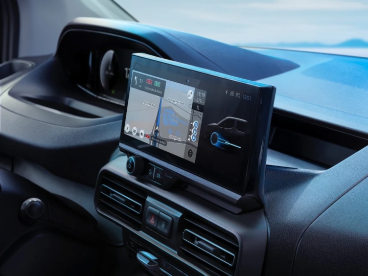 tableau-bord-e-partner-connecte-peugeot-électrique-valence-drome