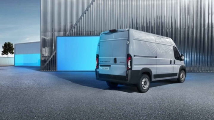 e-boxer-utilitaire-electrique-amenagement-interieur-valence