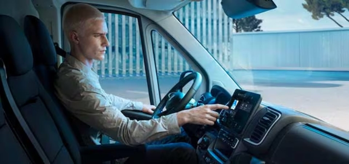 visuel-utilitaires-electriques-gamme-peugeot-valence